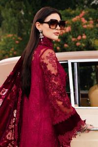 Traje de terciopelo bordado color granate de lujo con dupatta de diseñador, vestido étnico moderno para bodas y fiestas de invierno. - Product Image 3