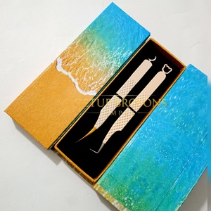 Pince à épiler de précision en acier inoxydable doré/noir, à pointe en fibre, à 90 degrés/lisse/dolphin, pour cils, avec découpes ours en peluche et lune - Product Image 6