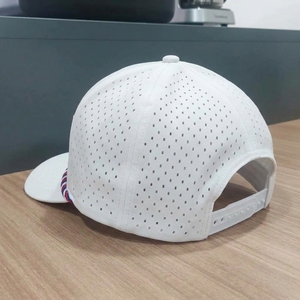 Casquette de golf personnalisée à 5 panneaux, marque privée OEM ODM, avec panneaux perforés découpés au laser de précision, ajustement réglable, faible MOQ - Product Image 4
