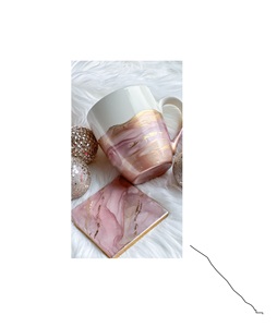 Juego de posavasos artísticos de resina hechos a mano con acabado brillante, una opción de regalo elegante para aniversarios, cumpleaños y ocasiones especiales. - Product Image 3