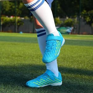 Chaussures de football bleues en mesh pour garçons avec sangle Velcro, semelle extérieure en caoutchouc respirant, semelle intermédiaire en EVA, crampons de sport d'été - Product Image 3