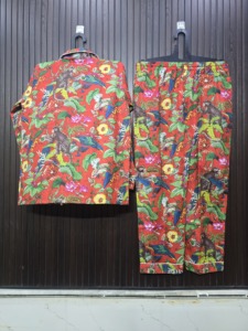 Pijamas con estampado de mono rojo para mujer, manga larga, cuello vuelto, corte holgado, ropa informal para estar en casa, pantalones hasta el tobillo, ropa de primavera - Product Image 2