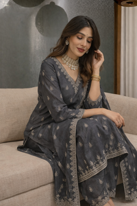 Nuevo conjunto elegante de kurta, salwar y dupatta de algodón bordado para mujer, ideal para oficina y fiestas. - Product Image 4