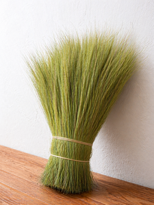 Escoba de hierba natural ecológica al por mayor para la fabricación duradera de escobas de hierba de tigre hechas a mano - Product Image 5