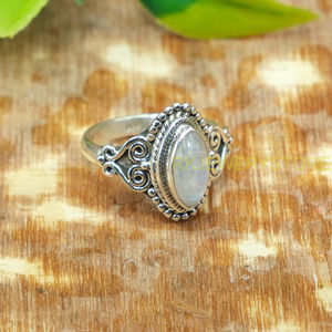 Bague Statement Vintage Faite à la Main en Argent Sterling 925 avec Pierre de Lune Arc-en-ciel Naturelle et Cabochon en Pierre Blanche pour Femme - Product Image 4