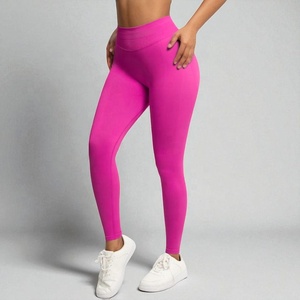 Ensemble 2 pièces de leggings et soutien-gorge de sport respirants pour femmes, fabriqués en usine, au-dessus du genou, sans couture, pour le yoga - Product Image 3