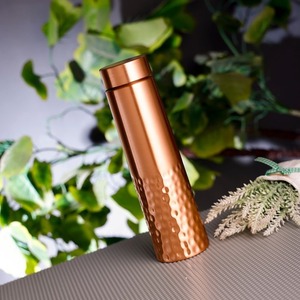 Pour le stockage de l'eau Bouteille d'eau Bouteille Ayurveda Fabriquée à la main en cuivre traditionnel pour un usage quotidien Applicable - Product Image 1