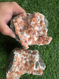 Spécimen minéral de cristal d'heulandite orange naturelle pour la décoration intérieure et la collection - Product Image 4
