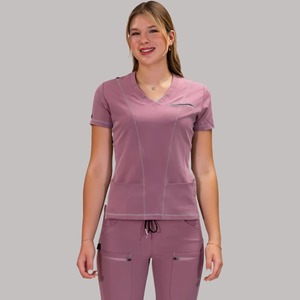 Blouse d'hôpital pour femme à col en V, violette, en tissu polyester tissé peigné, avec poches, détection d'aiguilles, personnalisable, faible coût - Product Image 1