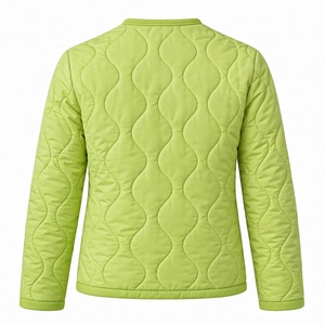 Chaqueta Acolchada Personalizada al por Mayor para Mujer, con Cuello sin Solapa, Botones a Presión, Cálida, Ligera e Informal - Product Image 3