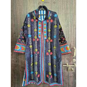 Veste universitaire élégante en velours recyclé, broderie florale artisanale, style bohème ethnique pour femme, collection SR Exports. - Product Image 3