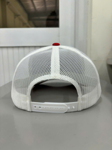 Casquette Trucker Vietnam Hat Supplier avec logo et couleur personnalisés, profil moyen, dos en maille, 6 panneaux, pour tous les jours, tous les genres, sports de plein air - Product Image 4