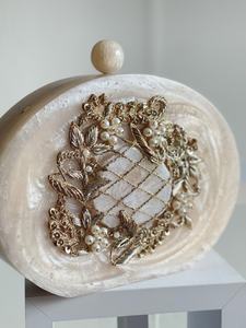 Bolso de Mano y Cartera de Resina Hechos a Mano y Personalizables para Mujer, Gran Capacidad con Decoración de Perlas por Universal Overseas - Product Image 2