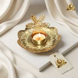 Porte-bougie décoratif floral avec accent papillon, support en métal doré pour bougies chauffe-plat, décoration de table - Product Image 1