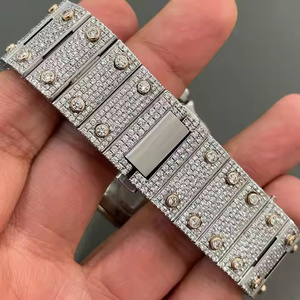Montre en quartz pour homme Steel Glow Premium sertie de diamants Moissanite, avec une construction durable et un design élégant - Product Image 4