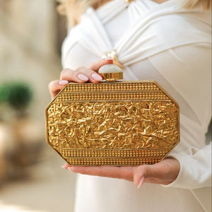 Pochette en laiton artisanale avec motif floral ethnique pour femme, pochette en laiton vintage au look royal pour la collection de mariée - Product Image 3