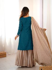 Tenues Sharara traditionnelles et élégantes pour femmes, conçues par des designers, avec des tissus de qualité supérieure, à porter en toutes occasions, pour un look élégant et magnifique. - Product Image 3