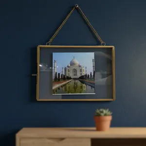 Cadre photo rectangulaire en métal et verre Artisan Design PF1075 avec finition laiton pour décoration murale horizontale - Product Image 3