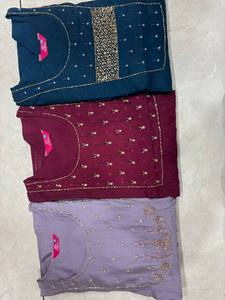 Ensemble Kurta Anarkali Mul Chanderi élégant de qualité supérieure avec pantalon et dupatta, idéal pour les festivals et les célébrations, disponible à la vente - Product Image 4