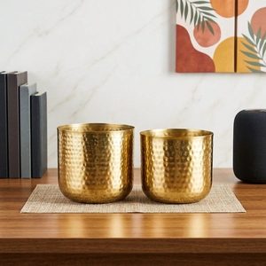 Juego de 2 Macetas de Latón Forjado a Mano, Modernas y Minimalistas, para Interiores, Acabado Dorado, Decoración de Escritorio - Product Image 5
