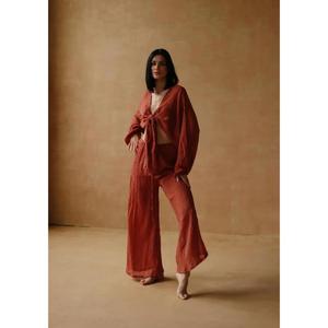 Ensemble vintage pour femme : haut court en coton froissé rouge à nouer à l'avant et pantalon palazzo à jambes larges, tenue de resort écologique - Product Image 5