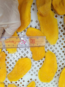 Mangues séchées tranchées douces et sucrées de qualité supérieure, fabriquées au Vietnam, 1 kg, emballage sous vide en plateau, conditionnement en vrac pour cadeaux, pour supermarchés et détaillants - Product Image 4