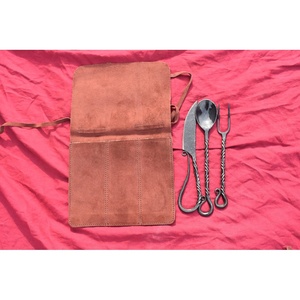 ชุดช้อนส้อมสแตนเลสสตีลคุณภาพสูง งานแฮนด์เมด สไตล์ยุคกลาง 3 ชิ้น พร้อมปลอกหนัง  แบบใหม่ - Product Image 6