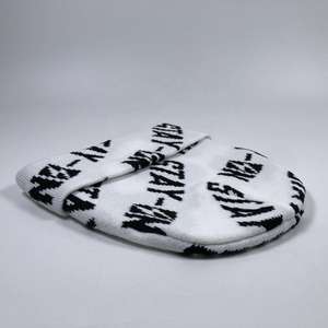 Casquette d'hiver unisexe personnalisée en acrylique de haute qualité, blanche et colorée, avec impression personnalisée et design jacquard, en tricot acrylique. - Product Image 6