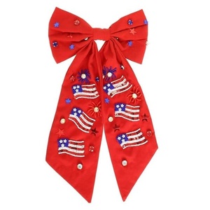 Barrette à cheveux de luxe brodée à la main avec des perles, design élégant, nœud perlé avec broderie détaillée - Product Image 1