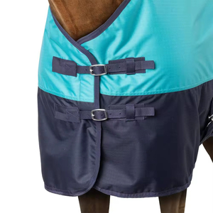 Couverture de cheval imperméable de qualité supérieure en turquoise avec imprimé étoiles, grande rabat de queue et 4 sangles de fixation, en tissu Oxford, pour utilisation extérieure en hiver - Product Image 2