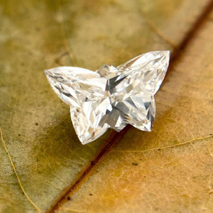 เพชรทรงผีเสื้อ Luxira Export Antique Style รับรองโดย IGI คุณภาพ VVS เพชรเลี้ยงในห้องปฏิบัติการ สีแฟนซีอ่อน เจาะด้วยเลเซอร์ สำหรับเพชรเม็ดเดี่ยว - Product Image 5