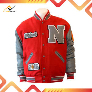 Blouson universitaire avec manches en cuir PU, épaules tombantes, col montant brodé, coupe oversize - Product Image 6