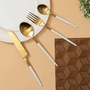 Ensemble de couverts en acier inoxydable finition or de luxe avec manche blanc pour la maison, l'hôtel, le restaurant, les dîners et les cadeaux - Product Image 2
