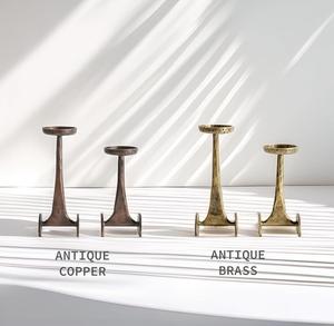 Candelabro de Metal Hecho a Mano, Forma Cilíndrica, Decoración del Hogar, Acabado Rústico en Bronce - Product Image 3