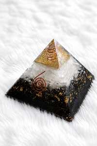 Pyramide d'Orgone Énergétique Faite à la Main en Sélénite Naturelle Écologique et Tourmaline Noire avec Bobine de Cuivre pour Reiki - Vente en Gros - Product Image 6