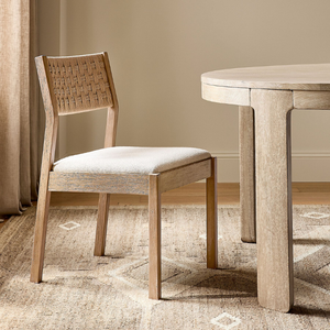 Silla de comedor moderna tapizada con estructura de madera y asiento de lino, diseño escandinavo para uso doméstico. - Product Image 3