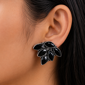 Pendientes de tuerca de acero inoxidable con ónix plateado oxidado, diseño de hoja para amantes, joyería de moda para fiesta para mujer, venta al por mayor a granel - Product Image 1