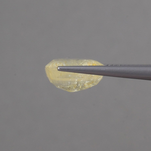 ไพลินสีเหลืองธรรมชาติแท้ รับรองโดย IGI เกรด AAA ขนาด 12x11 มม. รูปทรงคุชชั่น น้ำหนัก 9.54 กะรัต พลอยหลวม เปลี่ยนสีได้ ผ่านการเคลือบแว็กซ์/น้ำมัน - Product Image 2
