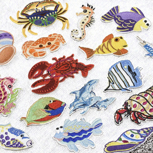 Écusson Chenille Personnalisé à Coudre – Production de Badges Logo OEM pour Grossistes, Détaillants, Importateurs et Distributeurs de Vêtements - Product Image 3