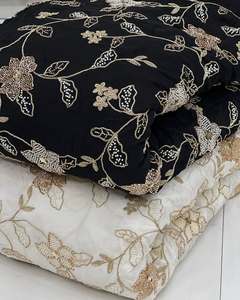 Vente flash - Tissu en soie brodé de motifs floraux et de perles pour robes de soirée ou vêtements de haute couture et de mode au meilleur prix - Product Image 1