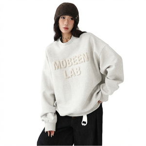 เสื้อสเวตเชิ้ตผู้หญิงทรงโอเวอร์ไซส์ คอวี ดีไซน์ตัวอักษรนูน ผ้าถักผสมฝ้าย ใส่สบาย เป็นมิตรต่อสิ่งแวดล้อม เหมาะสำหรับฤดูหนาว - Product Image 1