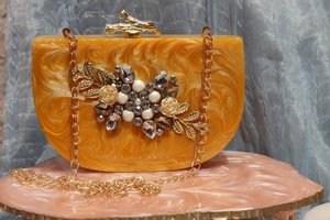 Pochette en résine artisanale haut de gamme pour femme – Sac à main élégant et tendance pour mariages, soirées et occasions spéciales - Product Image 3