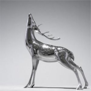 Sculpture Moderne Métallique Cerfs et Rennes, Figurine Animale Abstraite Finition Argentée, Décoration d'Intérieur, Luxe Hôtelier, Sculpture en Gros - Product Image 1