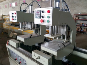 Máquina de Soldadura de Aluminio de Dos Cabezas 380V, Equipo de Alta Rigidez para Fabricación de Puertas y Ventanas de PVC - Product Image 6