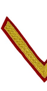 Le chevron à une barre (une rayure en forme de V) est généralement l'insigne d'un sergent. INSIGNE DE SERGEANT CHEVRON À UNE BARRE. INSIGNE DE SERGEANT À TROIS BARRES. - Product Image 2