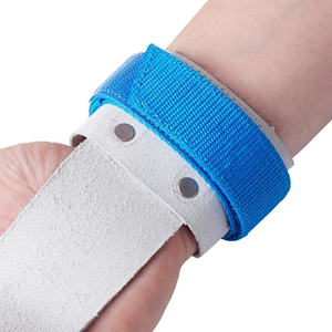 Attelle de poignet réglable avec support de pouce et sangle de maintien, blanc et bleu, avec poignées - Product Image 3