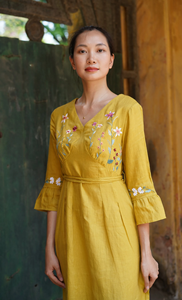 Vestido de Lino Hecho a Mano con Bordado Floral, Elegante Escote en V y Mangas Tres Cuartos con Volantes, Vestido Largo Transpirable de Primera Calidad - Product Image 2