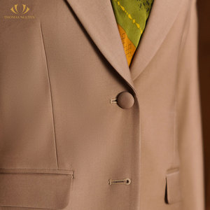 Signature : Costume Brown Timeless Beauty - Coupe élégante et féminine - Ensemble 2 pièces haut de gamme pour la femme moderne |   Vietnam - Product Image 3