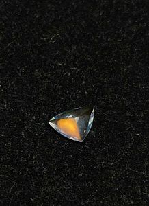 Piedra lunar arcoíris de corte elegante. Piedra lunar arcoíris natural con fuego naranja, corte Superman. - Product Image 4