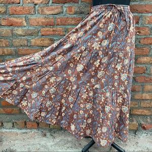 Vestido largo con estampado a mano indio para mujer, vestido estampado a mano para mujer, falda larga de algodón blanco a precio de fábrica - Product Image 1